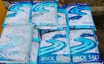 Wat is het verschil tussen onthardings- en strooizout? strooizoutzakken
