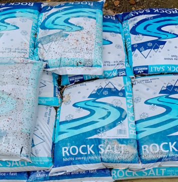 Wat is het verschil tussen onthardings- en strooizout? strooizoutzakken