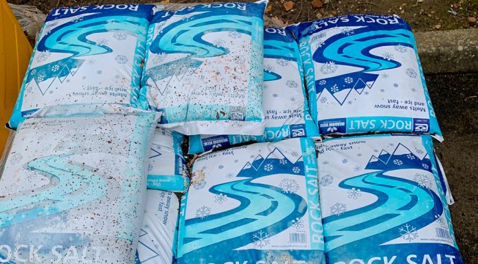 Wat is het verschil tussen onthardings- en strooizout? strooizoutzakken