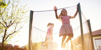 De mooiste spullen voor in jouw tuin voor in de zomer, vind je hier! trampoline in de tuin