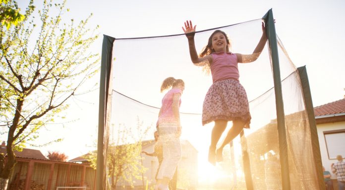 De mooiste spullen voor in jouw tuin voor in de zomer, vind je hier! trampoline in de tuin