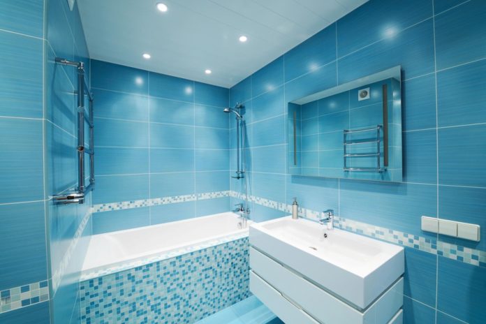 blauwe badkamer