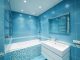 Hoe bespaar je water in de badkamer? blauwe badkamer