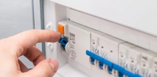 Hoe installeer je een zekeringkast? zekeringkast