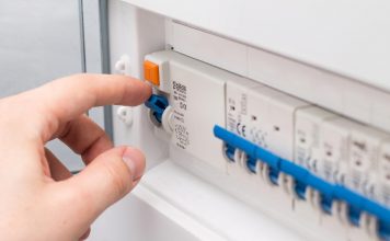 Hoe installeer je een zekeringkast? zekeringkast