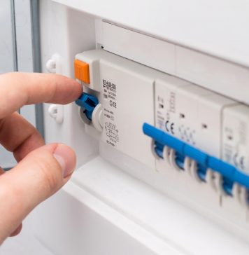 Hoe installeer je een zekeringkast? zekeringkast