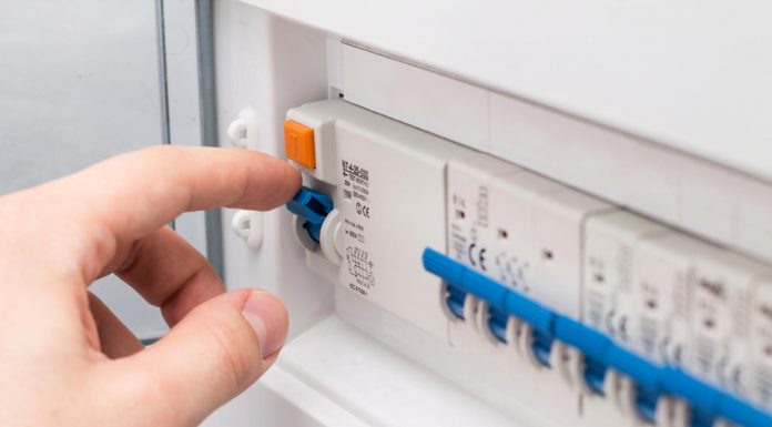 Hoe installeer je een zekeringkast? zekeringkast