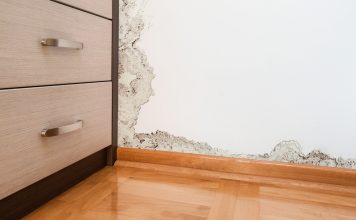 Een vochtig huis? Hiermee moet je rekening houden vochtig huis