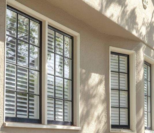 Hoe kies je het ideale buitenschrijnwerk? Kozijnen buitenkant huis